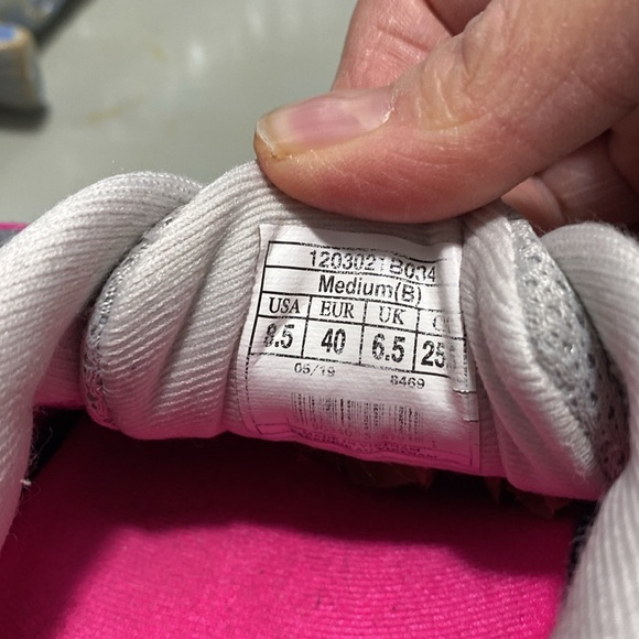 BROOKS Revel 3 Women’s Running Shoes size 8.5. Still in good used condition! - Picture 6 of 6